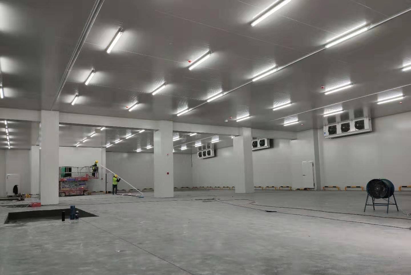 城市周邊建造一個(gè)8800平生鮮電商冷庫設計安裝費用？