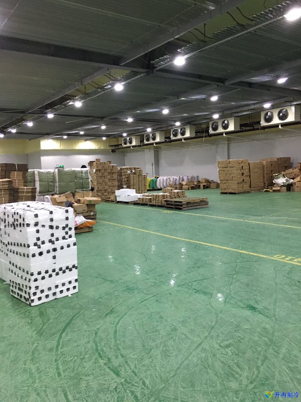 上海開(kāi)冉制冷為客戶(hù)建設的食品冷藏庫案例冷庫內景